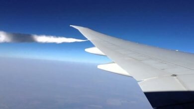 صورة لماذا تقوم الطائرات بالتخلص من الوقود قبل الهبوط؟.. صور وفيديو