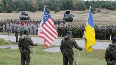 وزارة الصناعات الاستراتيجية في أوكرانيا تقدم عينات أسلحة أوكرانية لمسؤولين دنماركيين للاطلاع.