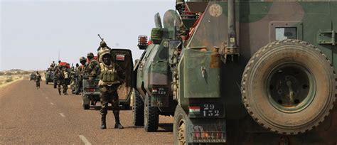 الولايات المتحدة تبدأ خططاً لانسحاب قواتها من جمهورية النيجر بعد محادثات مع رئيس الوزراء ونائب وزير الخارجية الأمريكي وبدء حوارات عن الخطوات القادمة.
