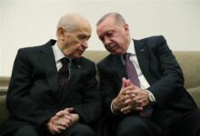 انتهى اجتماع بين الرئيس التركي ورئيس حزب الحركة القومية يناقش نتائج الانتخابات والوضع الدستوري والتطورات العالمية.