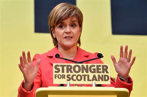 استقال حامزة يوسف رئيس وزراء اسكتلندا بسبب خلافات حول الانبعاثات بعد قيادة حكومة SNP لعام تقريبًا.