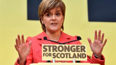 استقال رئيس وزراء اسكتلندا حامزة يوسف بعد انتهاء التحالف بين SNP وحزب الخضر، مما قد يشير إلى استفتاء جديد حول الاستقلال.