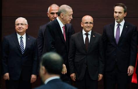 تكذيب مركز مكافحة التضليل لادعاء وجود أزمة بين أردوغان وشيمشك، حيث تم نفي الاتهامات من قبل الرئاسة والكاتب فوات أوغور.