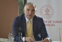 وزير الثقافة والسياحة التركي يُفتتح سباق فورمولا 1 في اسطنبول عام 2026، ويغرم فندقًا في أنطاليا بسبب تحصيل رسوم زائدة.