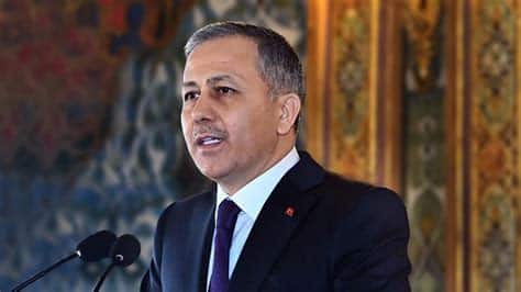 تركيا تستعرض نجاحاتها في صناعة الدفاع وتكنولوجيا مكافحة الإرهاب، بحضور وزير الداخلية، الذي أكد تطور القطاع وتقليل حوادث الإرهاب.