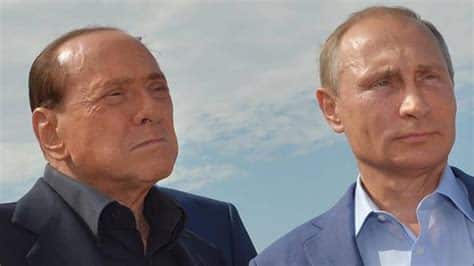 Berlusconi, Putin'in verdiği geyiğin kalbini görünce kusmuştu. Putin, Berlusconi'yi geyiği avlaması için teşvik etmesine rağmen, lider istemeyince geyiği kendisi vurmuştu.