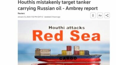 الحوثيون الداعمون لإيران يستهدفون ناقلة نفط روسية في البحر الأحمر مما يتسبب في تعطيل الشحن العالمي و ارتفاع أسعار الوقود.