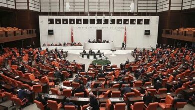 تجمع لجنة الوسائط الرقمية في البرلمان التركي لمناقشة تأثير وسائل التواصل الاجتماعي ودعوة للامتثال للقوانين في تركيا.