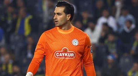 نادي Çaykur Rizespor يُجدد عقد الحارس Gökhan Akkan لموسم واحد، دون الكشف عن دوافع التوقيع الجديد. استعدادات النادي للموسم القادم.