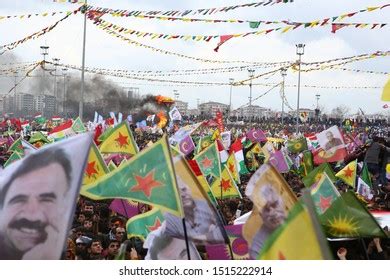 هجوم مسلح في دياربكر يؤدي لمقتل شقيق عمدة سابق من HDP. الأسباب غير معروفة والشرطة تحقق في الحادثة.