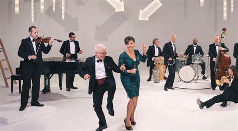 حفلة Pink Martini في اسطنبول تعزز التواجد الثقافي والفني، الذي استمتع به الحضور بأداء الفرقة الشهيرة في إطار جولتها العالمية.