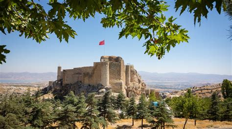 سيارة تدهس امرأتين في Elazığ أثناء عبورهما الشارع، مما أسفر عن إصابتهما بجروح. تفاصيل السائق والسيارة لم تُكشف بعد.