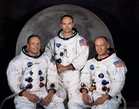 رحلة Apollo 11 إلى القمر: NASA تعيد مشاركة وثائق مدفونة منذ 55 عاماً في حدث فضائي تاريخي.