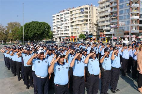 سياح في أنطاليا يُقدمون شكوى للشرطة بعد دفع مبلغ 1200 ليرة تركية مقابل 2 كوب عصير رمان بإشكالية من البائع.