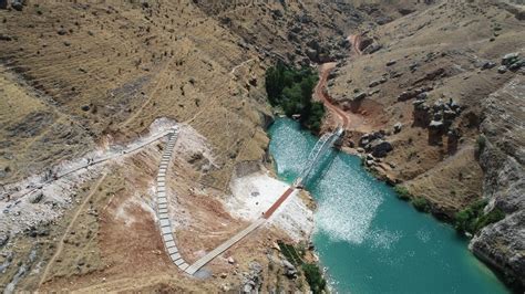 فريق البحث والإنقاذ تحت الماء يُجري تدريبات في بحيرة سد ديجلي، لتحسين مهارات الإنقاذ واستخدام التقنيات لتدخل سريع في الحالات الطارئة.