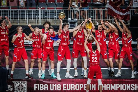 خسارة منتخب تركيا لكرة السلة U18 أمام بلجيكا في بطولة FIBA للشباب بنتيجة 77-73، يعاني الفريق من صعوبة في تحقيق الانتصارات.