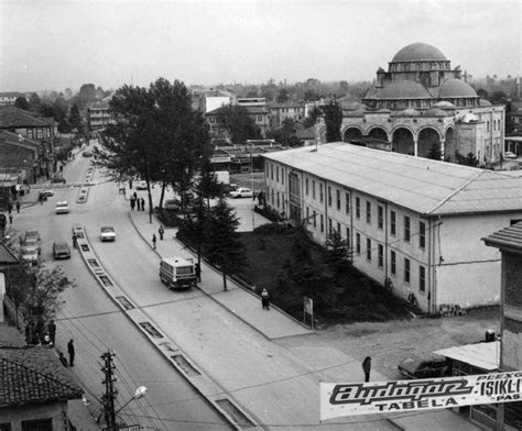 تنظيم حفل في دوزجي لختان 150 طفلاً، بدأ بمسيرة في Cedidiye Meydanı. تكريماً واحتفالاً دون تفاصيل إضافية.