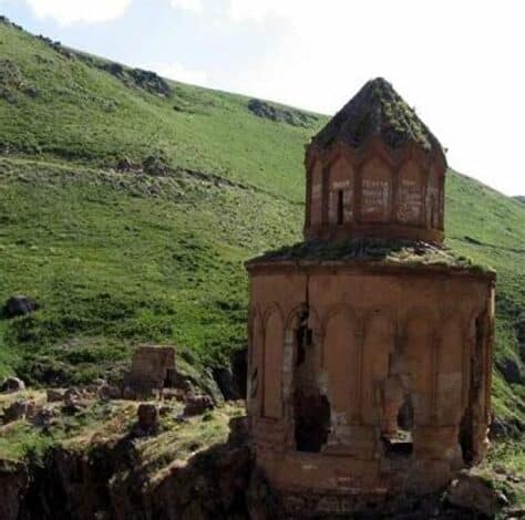 وقع حادث مروري في كارس بسبب فقدان السائق للسيطرة على السيارة، أسفر عن إصابة شخص واحد. تفاصيل الحادث قيد التحقيق.