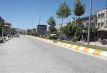 ثلاثة أشخاص يصابون في انقلاب دراجة نارية كهربائية في غولباشي، تركيا، دون بيان سبب الحادث. تحقيقات جارية.