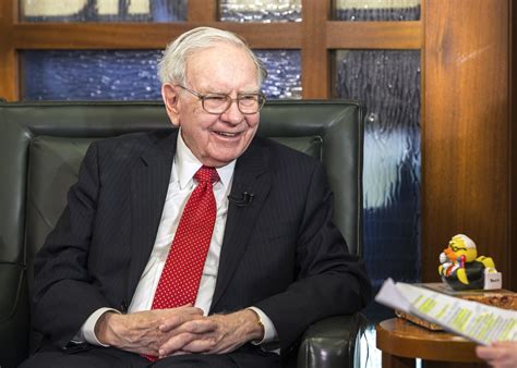 Berkshire Hathaway تبيع نصف حصتها في آبل بقيمة 76 مليار دولار؛ ترتفع النقدية المتاحة لمستويات قياسية، بيع جزء من استراتيجية التنويع وإدارة الاستثمارات.