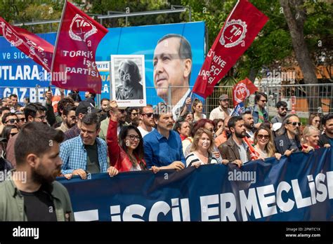 إركان باش ينتقد أردوغان بشدة، مما يؤدي إلى ردود فعل عنيفة من حزب العدالة والتنمية ومستشاري الرئيس.