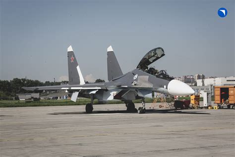 مصنع إيركوتسك للطيران يسلم مقاتلات Su-30SM2 الجديدة لوزارة الدفاع الروسية، مزودة بتقنيات روسية محسنة، تضم معلومات الهدف الجوي المحسنة وأسلحة دقيقة عالية الكفاءة.