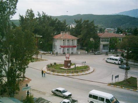 حادث مأساوي في مدينة Hassa، Hatay، حيث لقي سائق دراجة نارية وعمته مصرعهما بعد اصطدامهما بشاحنة خفيفة، حسب مصادر محلية.