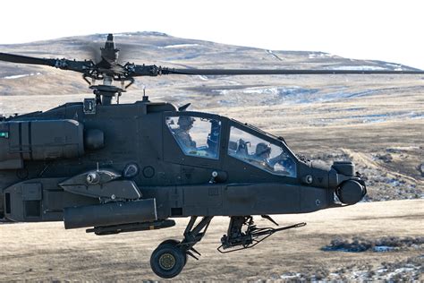 بولندا تبرم اتفاقيتين لصيانة مروحيات AH-64E Apache الأمريكية مستقلة بقيمة ١٢ مليار دولار.