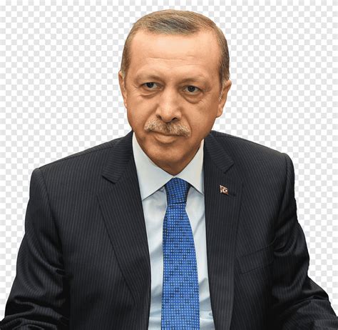 أردوغان ينتقد المشاركين بالسيوف في حفل تخرج ويشيد بالنساء المتفوقات في الأكاديميات العسكرية.