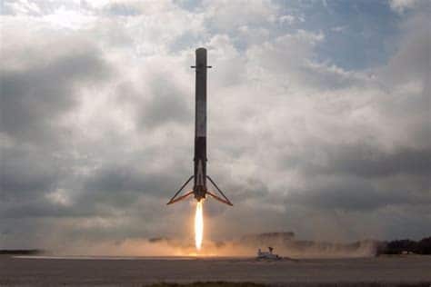 أطلقت SpaceX صاروخ فالكون 9 وشملت المهمة 21 قمرًا صناعيًا، كما أطلقت المهمة الخاصة "Polaris Dawn" لإجراء أول سير في الفضاء بتنظيم خاص.