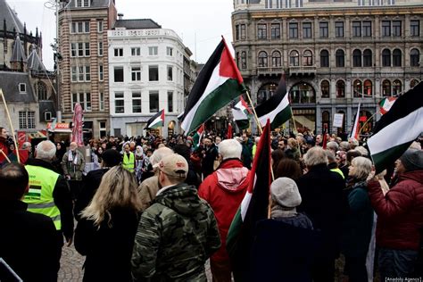 فعالية تذكارية في روتردام للأطفال الفلسطينيين ضحايا هجمات غزة، نظمتها مؤسسة شجرة الزيتون للمرة التاسعة.