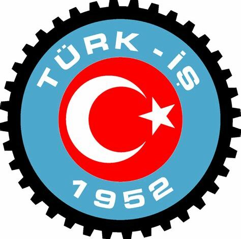 نظمت نقابة TÜRK-İŞ في تركيا مظاهرة في تكيرداغ احتجاجاً على الظروف الاقتصادية الصعبة والتضخم وارتفاع تكلفة المعيشة والنظام الضريبي.