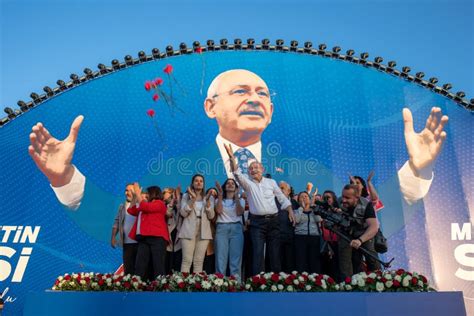 تعرض رئيس فرع حزب الشعب الجمهوري في كمال باشا بإزمير لهجوم مسلح، والسلطات تحقق في ملابسات الحادث.