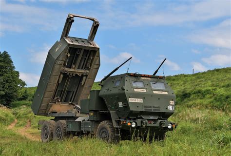 بولندا تبدأ مفاوضات لشراء قاذفات HIMARS من لوكهيد مارتن بعد إتمام محادثات مع كوريا الجنوبية بشأن أنظمة صاروخية مشابهة.