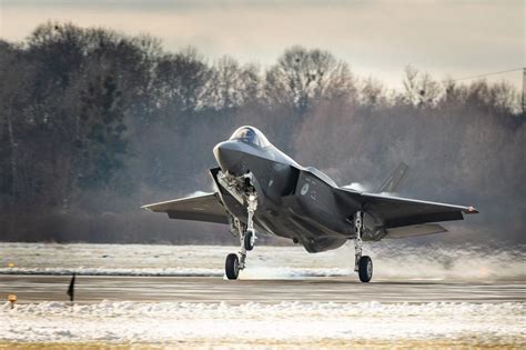 مقاتلات F-35A الهولندية تعترض لأول مرة طائرات روسية فوق بحر البلطيق، ضمن مهمة حراسة المجال الجوي لحلف الناتو.