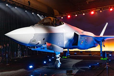 وصلت أول طائرة بلجيكية F-35A إلى الولايات المتحدة لتدريب الطيارين البلجيكيين، مع توقع وصول طائرات إضافية قريبًا.